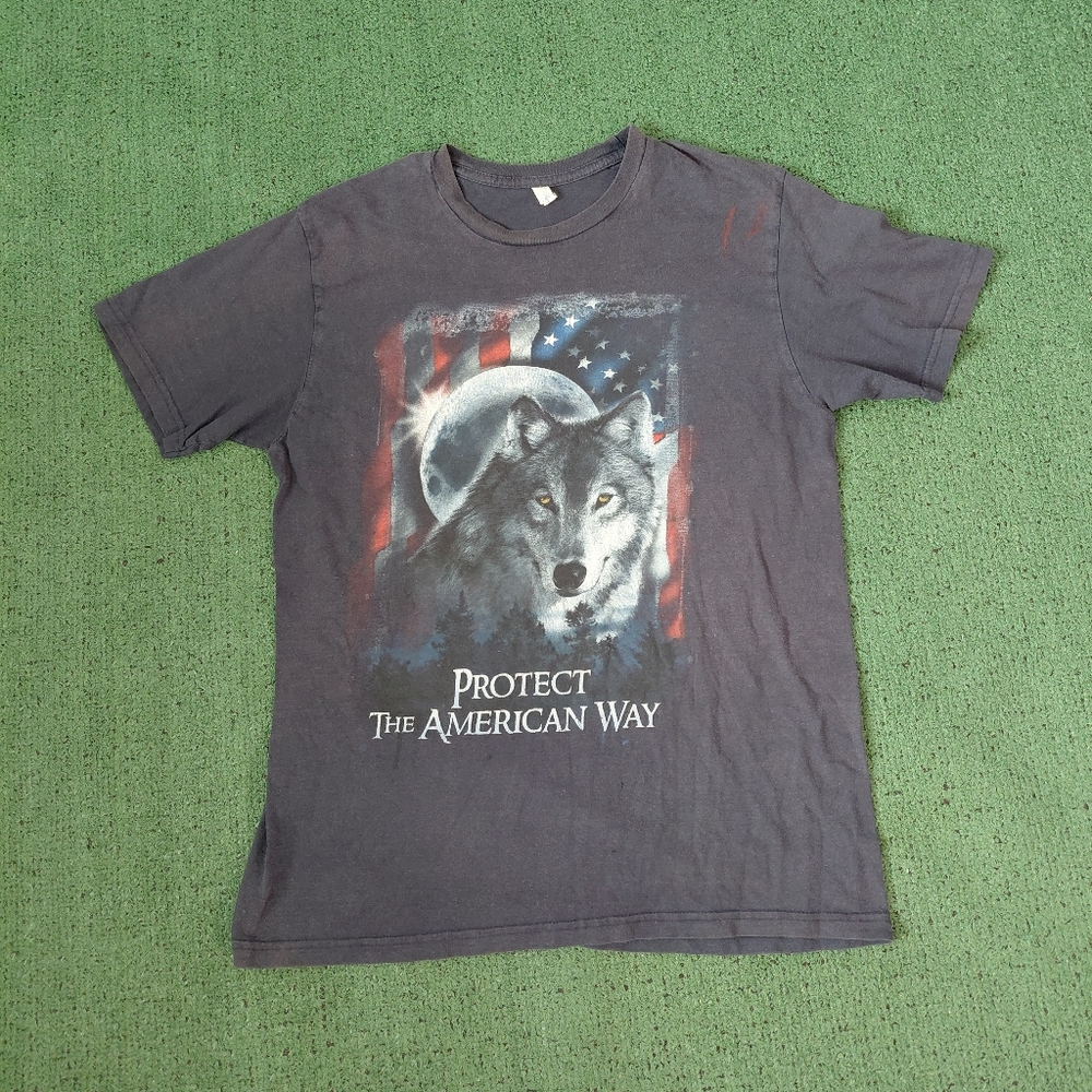 VINTAGE 2004 Protect The American Way Wolf Moon American Flag Navy Blue T Shirt